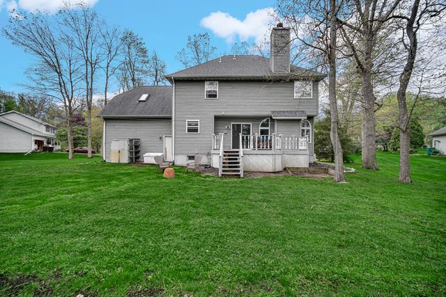 35 Oak Hollow Court, Valparaiso, IN 46383