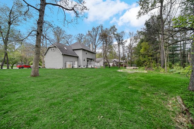 35 Oak Hollow Court, Valparaiso, IN 46383