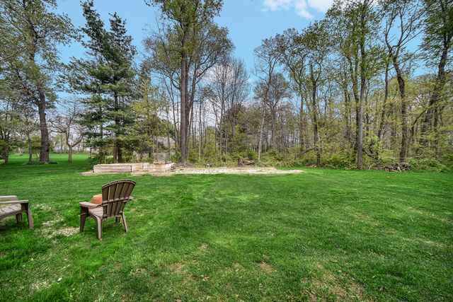 35 Oak Hollow Court, Valparaiso, IN 46383