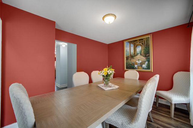 35 Oak Hollow Court, Valparaiso, IN 46383