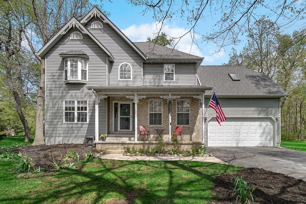 35 Oak Hollow Court, Valparaiso, IN 46383
