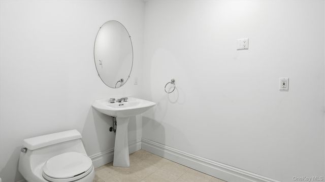 103 Middle Pond Road, Southampton, NY 11968