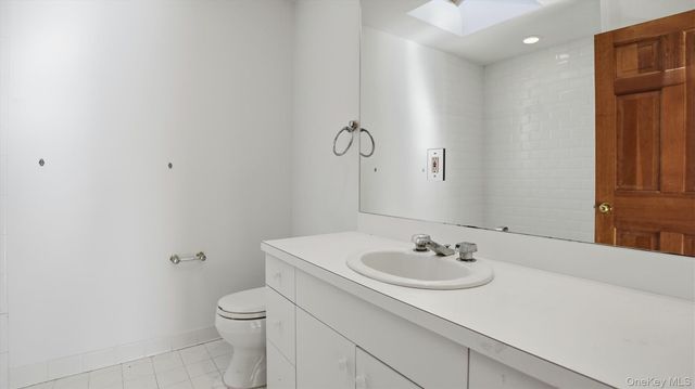 103 Middle Pond Road, Southampton, NY 11968