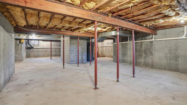 103 Middle Pond Road, Southampton, NY 11968