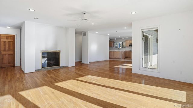 103 Middle Pond Road, Southampton, NY 11968