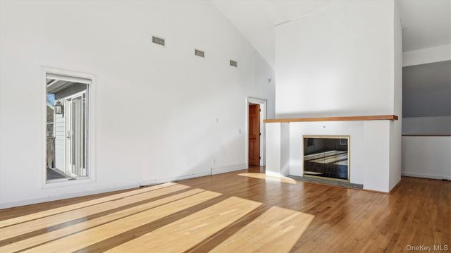 103 Middle Pond Road, Southampton, NY 11968