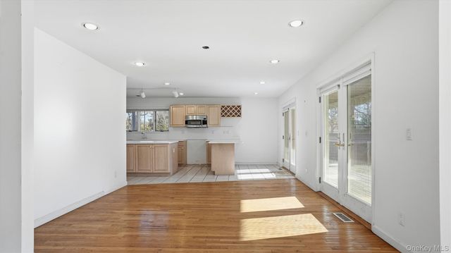 103 Middle Pond Road, Southampton, NY 11968