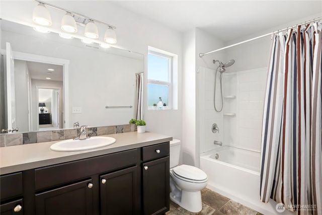 1001 Van Ogle Lane NW, Orting, WA 98360