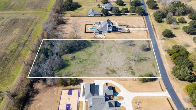 2433 Laurel Lakes Ave, Baton Rouge, LA 70820