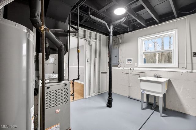 9144 Hickory Circle, Windham, OH 44288