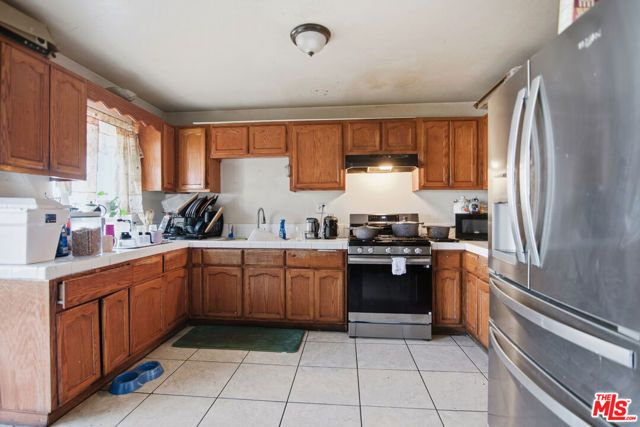 8027 S Figueroa Street, Los Angeles, CA 90003