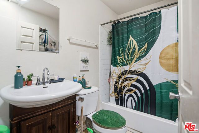 8027 S Figueroa Street, Los Angeles, CA 90003