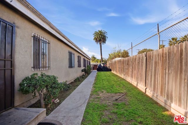 8027 S Figueroa Street, Los Angeles, CA 90003