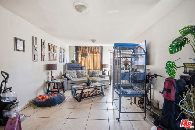 8027 S Figueroa Street, Los Angeles, CA 90003