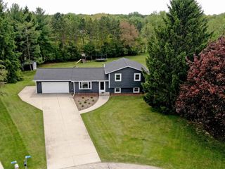 W355N5843 Bridle LANE, Oconomowoc, WI 53066