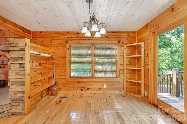 545 Mountain Crest Drive S, Marion, NC 28752