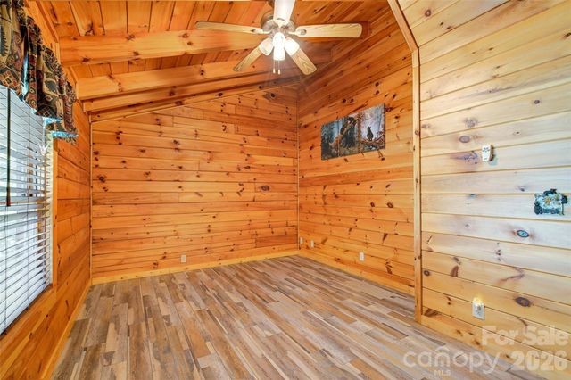 545 Mountain Crest Drive S, Marion, NC 28752