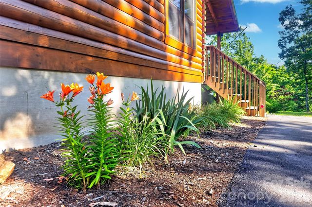 545 Mountain Crest Drive S, Marion, NC 28752