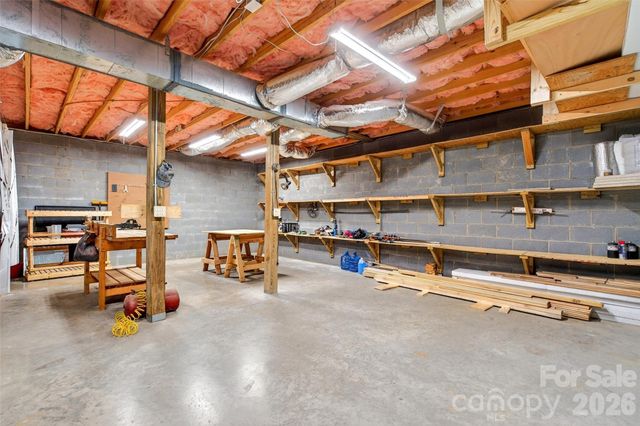 545 Mountain Crest Drive S, Marion, NC 28752