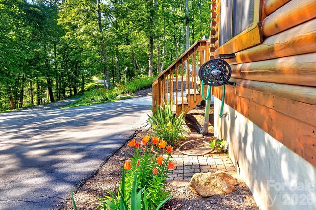 545 Mountain Crest Drive S, Marion, NC 28752
