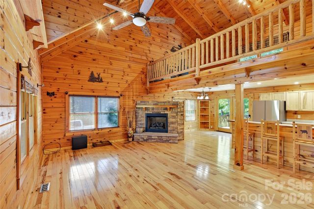 545 Mountain Crest Drive S, Marion, NC 28752