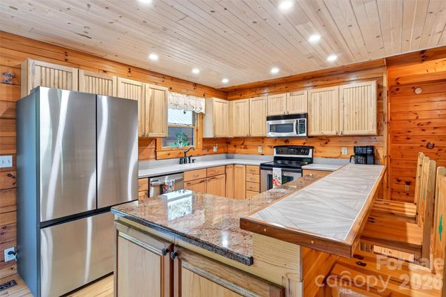 545 Mountain Crest Drive S, Marion, NC 28752