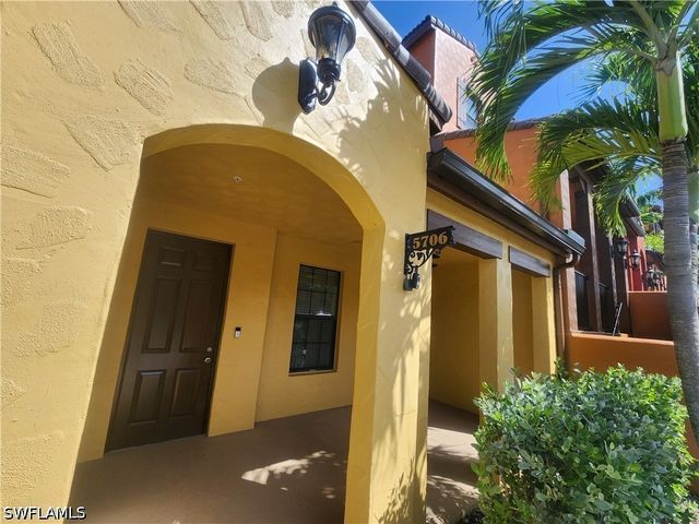 9071 Albion LN N 5706, Naples, FL 34113