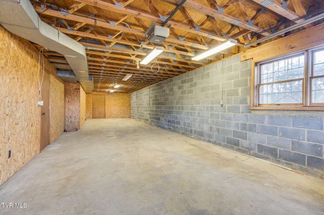 2517 Sinking Creek Road, Johnson City, TN 37604