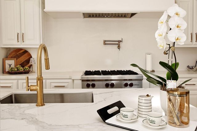 10 Libretto Court, The Woodlands, TX 77382