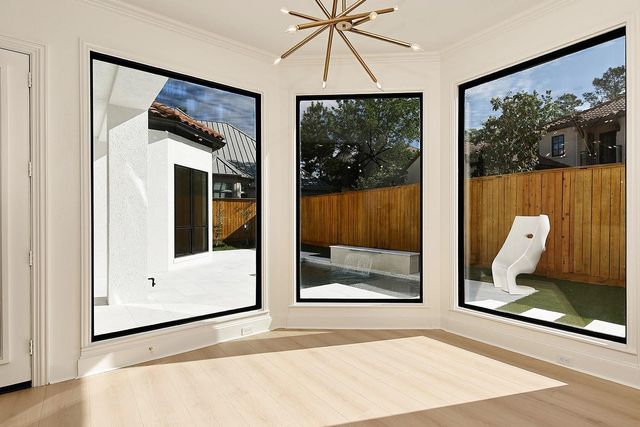 10 Libretto Court, The Woodlands, TX 77382