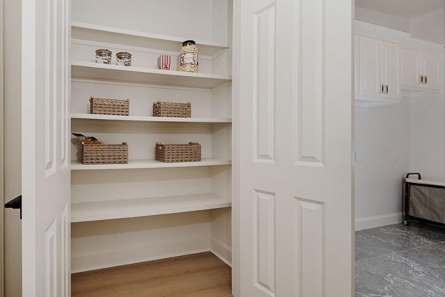 10 Libretto Court, The Woodlands, TX 77382