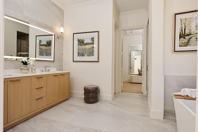 10 Libretto Court, The Woodlands, TX 77382