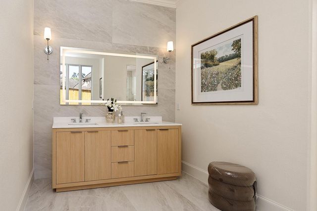 10 Libretto Court, The Woodlands, TX 77382