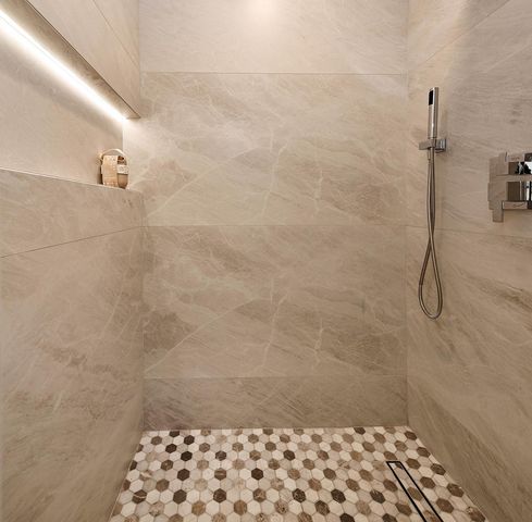 10 Libretto Court, The Woodlands, TX 77382