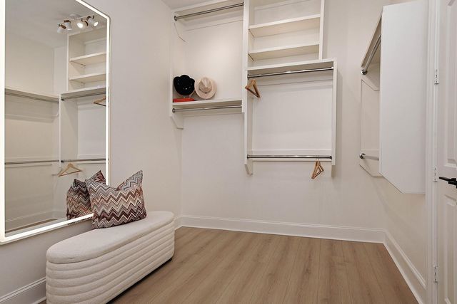 10 Libretto Court, The Woodlands, TX 77382