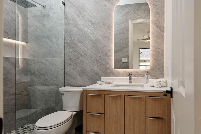 10 Libretto Court, The Woodlands, TX 77382