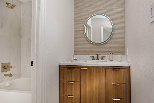 10 Libretto Court, The Woodlands, TX 77382