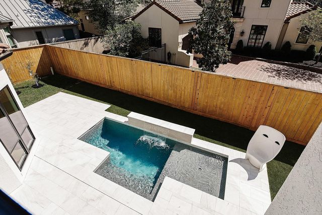 10 Libretto Court, The Woodlands, TX 77382