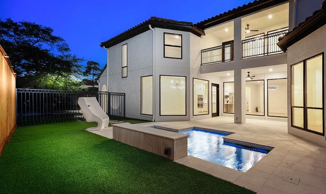 10 Libretto Court, The Woodlands, TX 77382