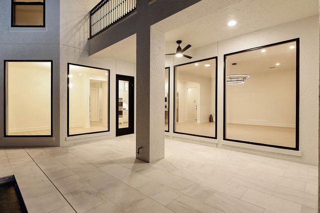 10 Libretto Court, The Woodlands, TX 77382