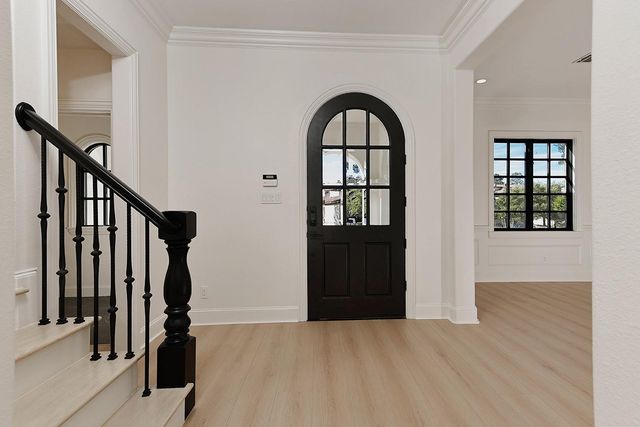 10 Libretto Court, The Woodlands, TX 77382