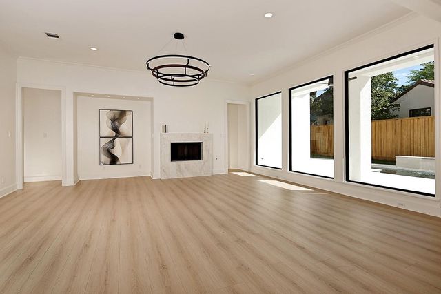 10 Libretto Court, The Woodlands, TX 77382