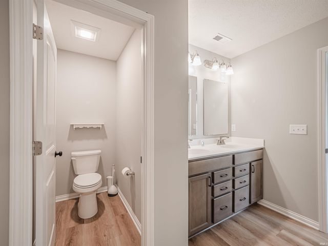 11401 Goshen Drive, Evansville, IN 47725