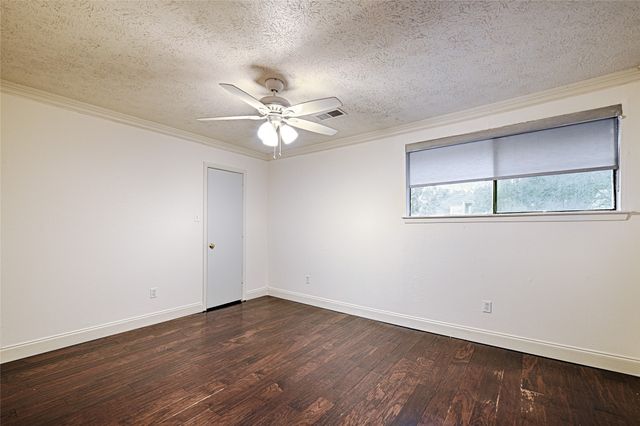 509 N Durango Circle, Irving, TX 75062