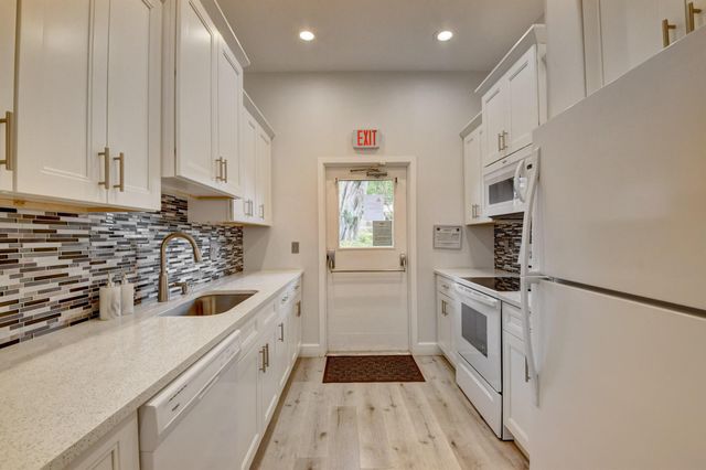 24 Westgate Lane A, Boynton Beach, FL 33436