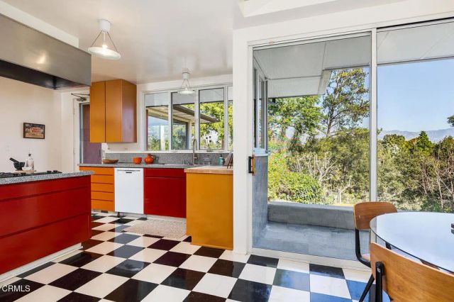 1436 Hillcrest Avenue, Pasadena, CA 91106