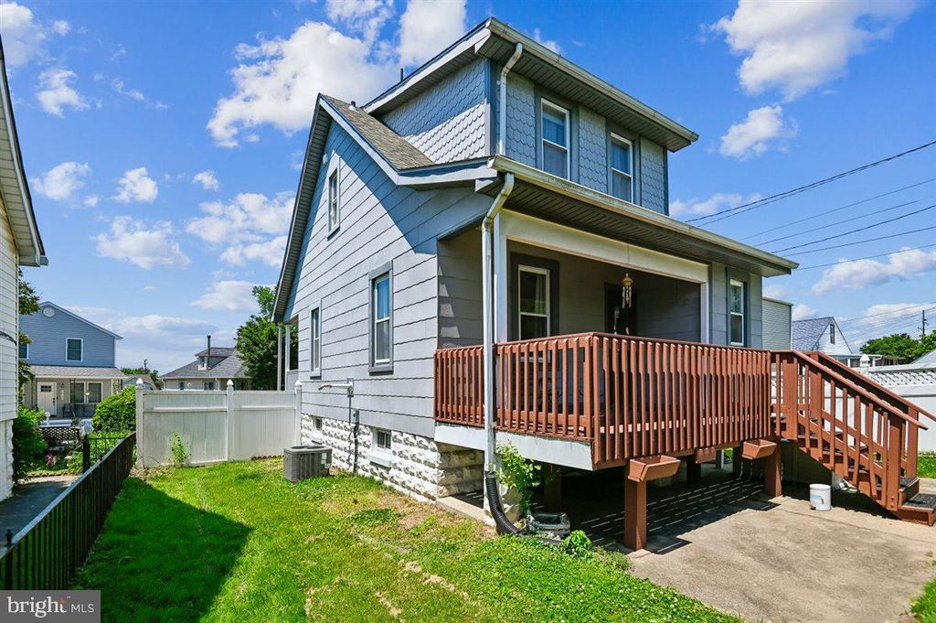 Image 14 of property listing at 1817 MAXWELL AVE, Baltimore, MD 21222