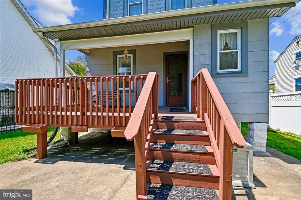 Image 16 of property listing at 1817 MAXWELL AVE, Baltimore, MD 21222