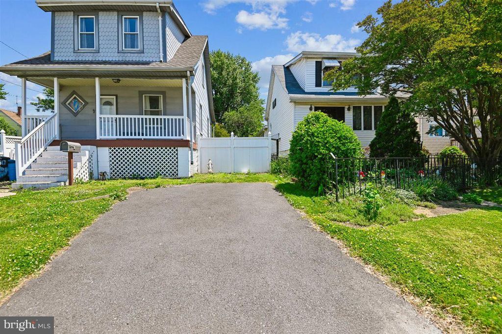 Image 3 of property listing at 1817 MAXWELL AVE, Baltimore, MD 21222
