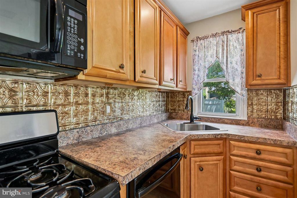 Image 38 of property listing at 1817 MAXWELL AVE, Baltimore, MD 21222